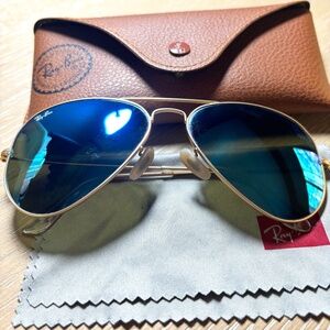 Ray-Ban Aviator Blue Flash Lens Sunglasses